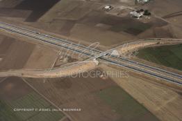 Image du Maroc Professionnelle de  Autoroute du Maroc région de Casablanca vue du ciel, le 10 Octobre 2005. (Photo / Abdeljalil Bounhar) 